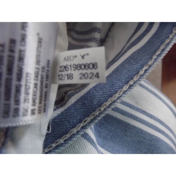American Eagle Mom Jeans Womens Size 10L blue white striped high rise ankle - Picture 9 of 10